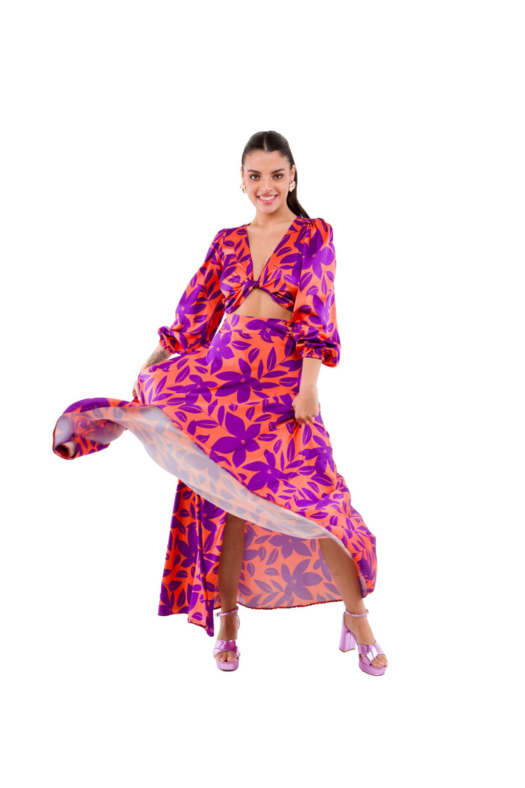 Conjunto de Dos Piezas, Top y Pollera Naranjo con Estampado de Flores Moradas