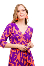 Vestido Largo de Lycra Estampado Naranjo con Flores Moradas