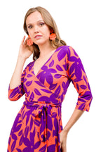 Vestido Largo de Lycra Estampado Naranjo con Flores Moradas