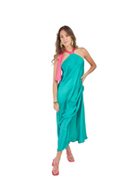 Arriendo de Vestido largo esmeralda con detalles fucsia con tiras largas de seda