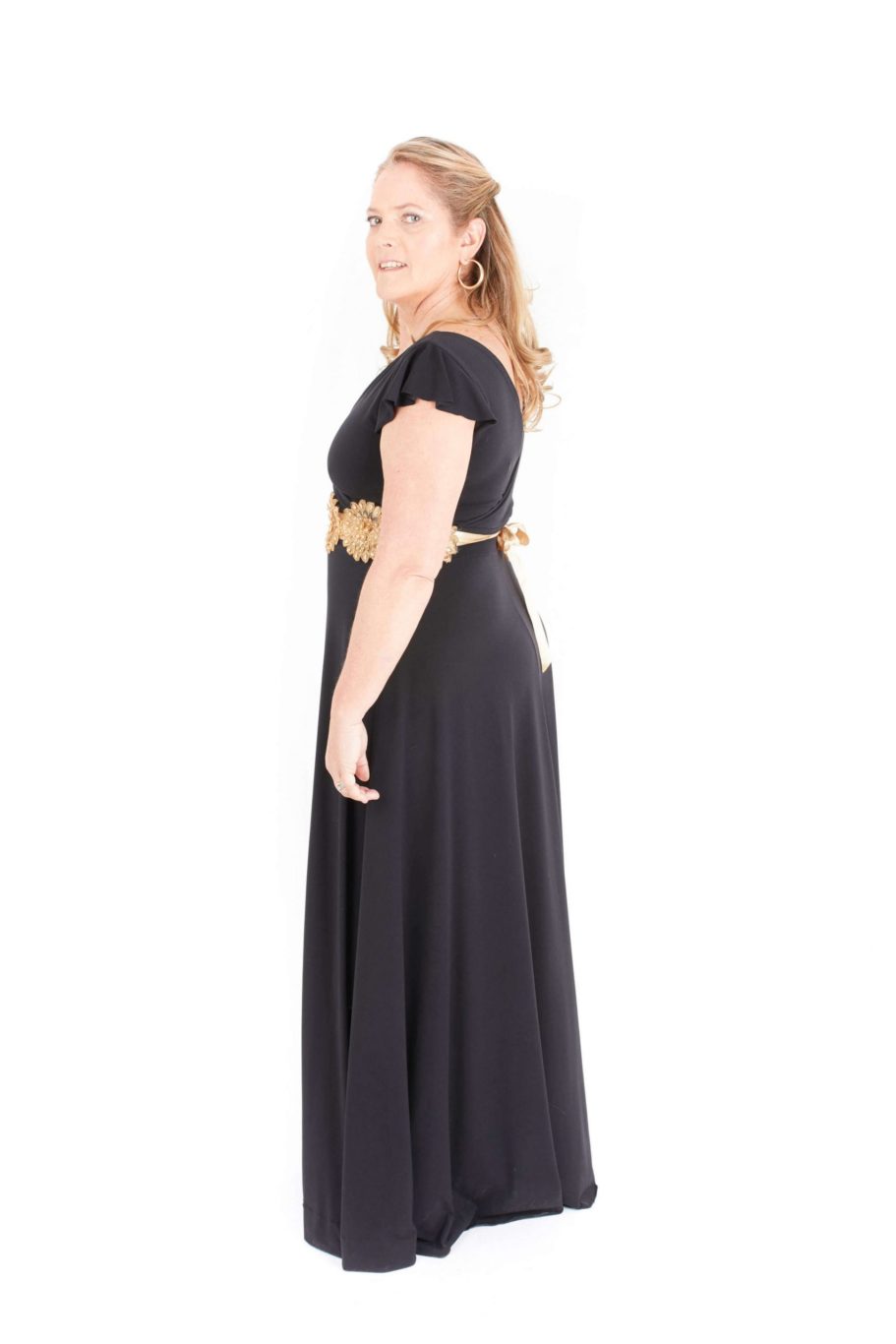 Vestido negro de laycra con mangas escote en V