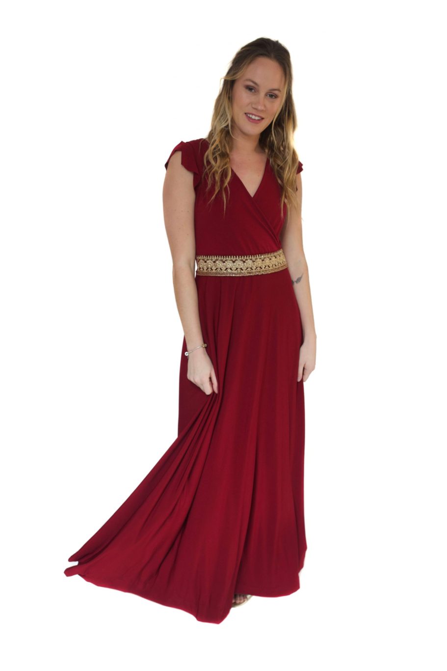 Arriendo de Vestido largo burdeo cinturón dorado