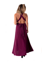 Vestido morado oscuro largo con tiras multiformas