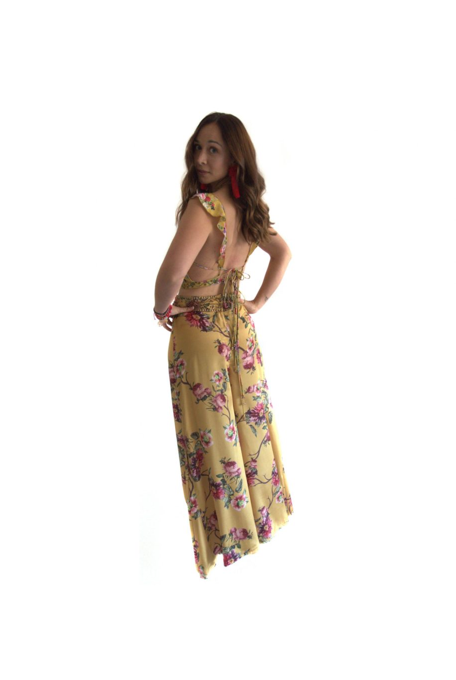 Arriendo de Conjunto marca India Chic mostaza con flores y mostacillas