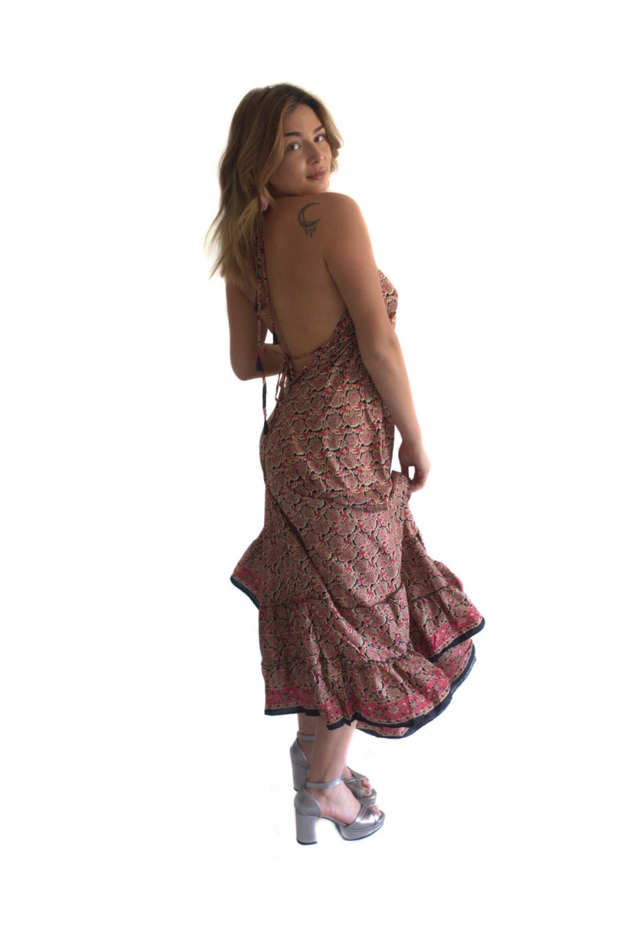 Arriendo de Vestido largo con flores espalda descubierta