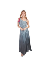 Arriendo de Vestido largo gris degrade con detalle fucsia en un hombro