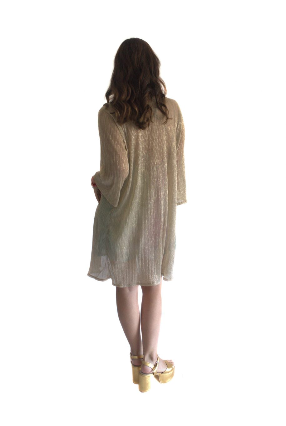 Arriendo de Kimono dorado con brillos transparente