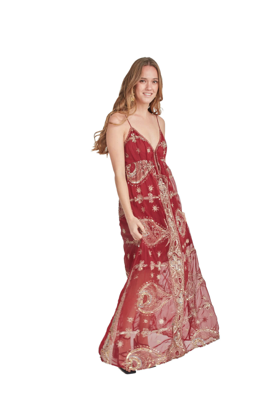 Arriendo de Vestido largo color berenjena con mil mostacillas y bordados dorados