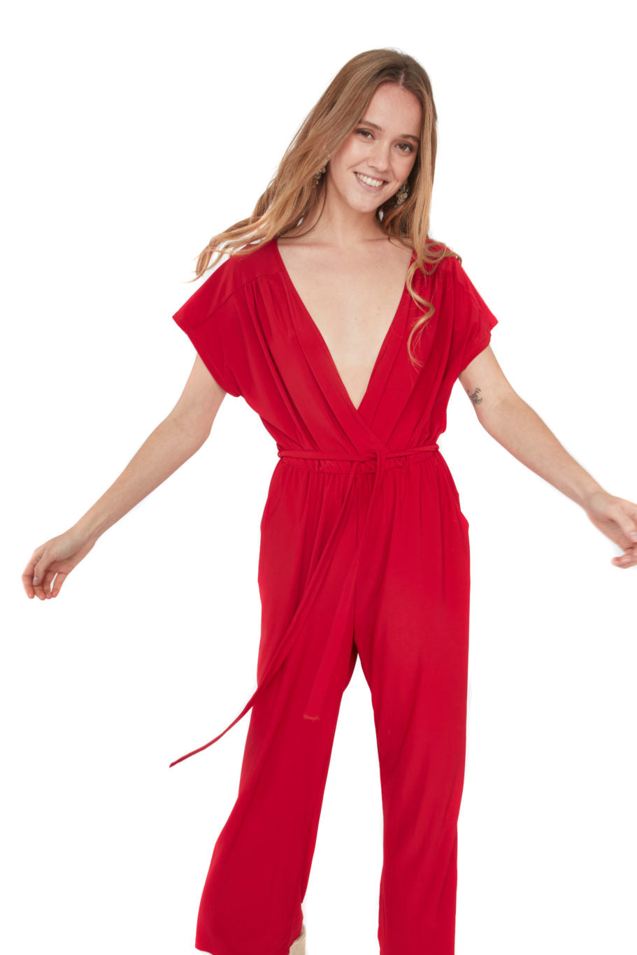 Arriendo de Enterito rojo de lycra con manguitas, bolsillos y cinturon rojo
