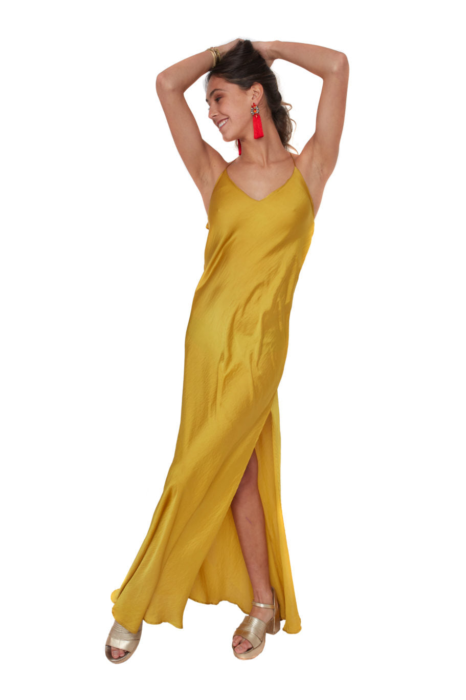 Arriendo de Vestido dorado largo marca astra magnolia