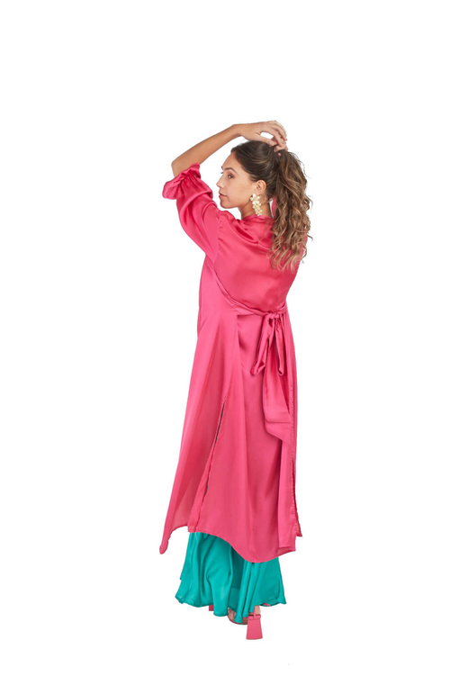 Arriendo de Kimono fucsia largo con elástico en mangas