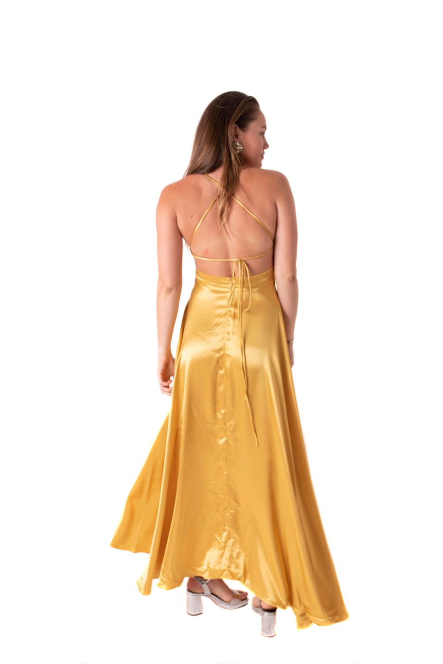 Arriendo de Vestido largo dorado de seda escote en V