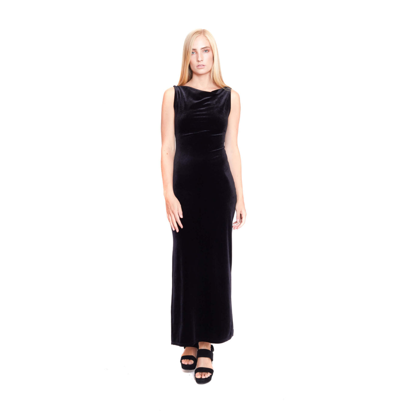 Vestido negro plush cuello bote