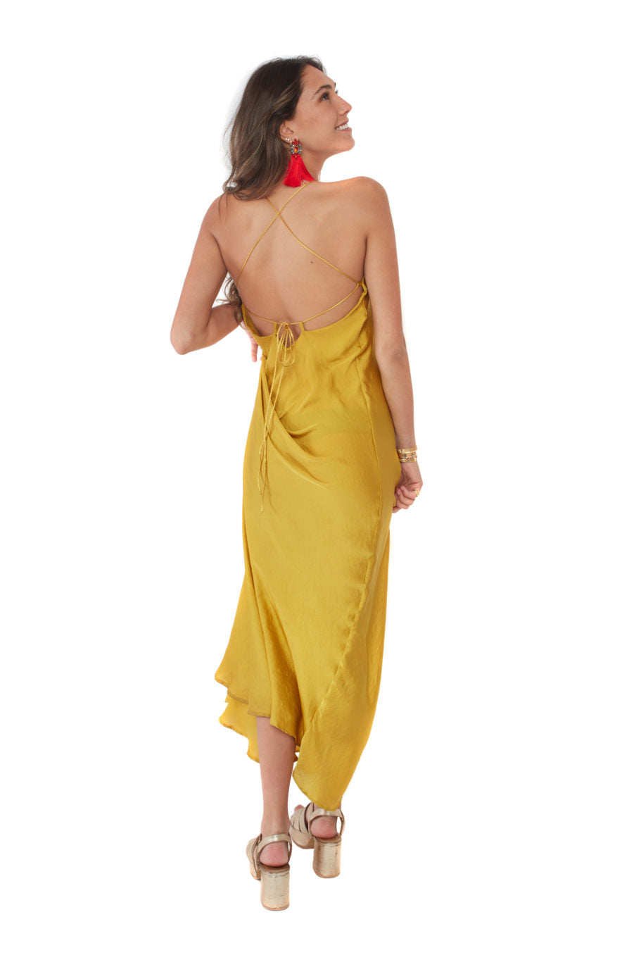 Arriendo de Vestido dorado largo marca astra magnolia