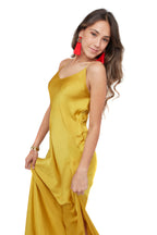 Arriendo de Vestido dorado largo marca astra magnolia