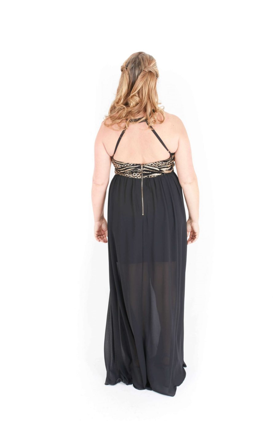 Vestido negro largo DEBUT con detalles dorados en pecho