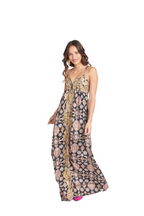 Arriendo de Vestido Largo marca India Chic Negro con mandalas y bordados dorados