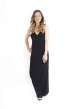Vestido negro ajustado espalda descubierta