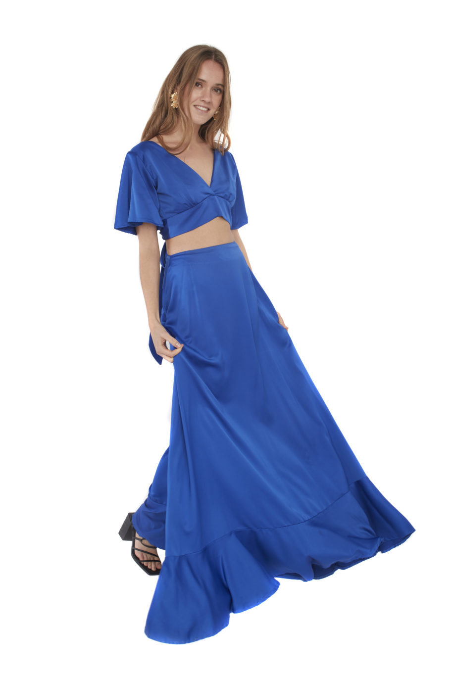 Arriendo de Conjunto de dos piezas. pollera azul con vuelos abajo y top azul con manguitas y amarre en espalda