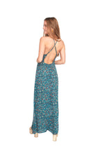 Arriendo de Vestido cuello halter celeste con flores burdeo y beige largo