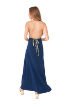 Arriendo de Vestido largo azul marino de lycra con cinta dorada en escote y espalda abierta