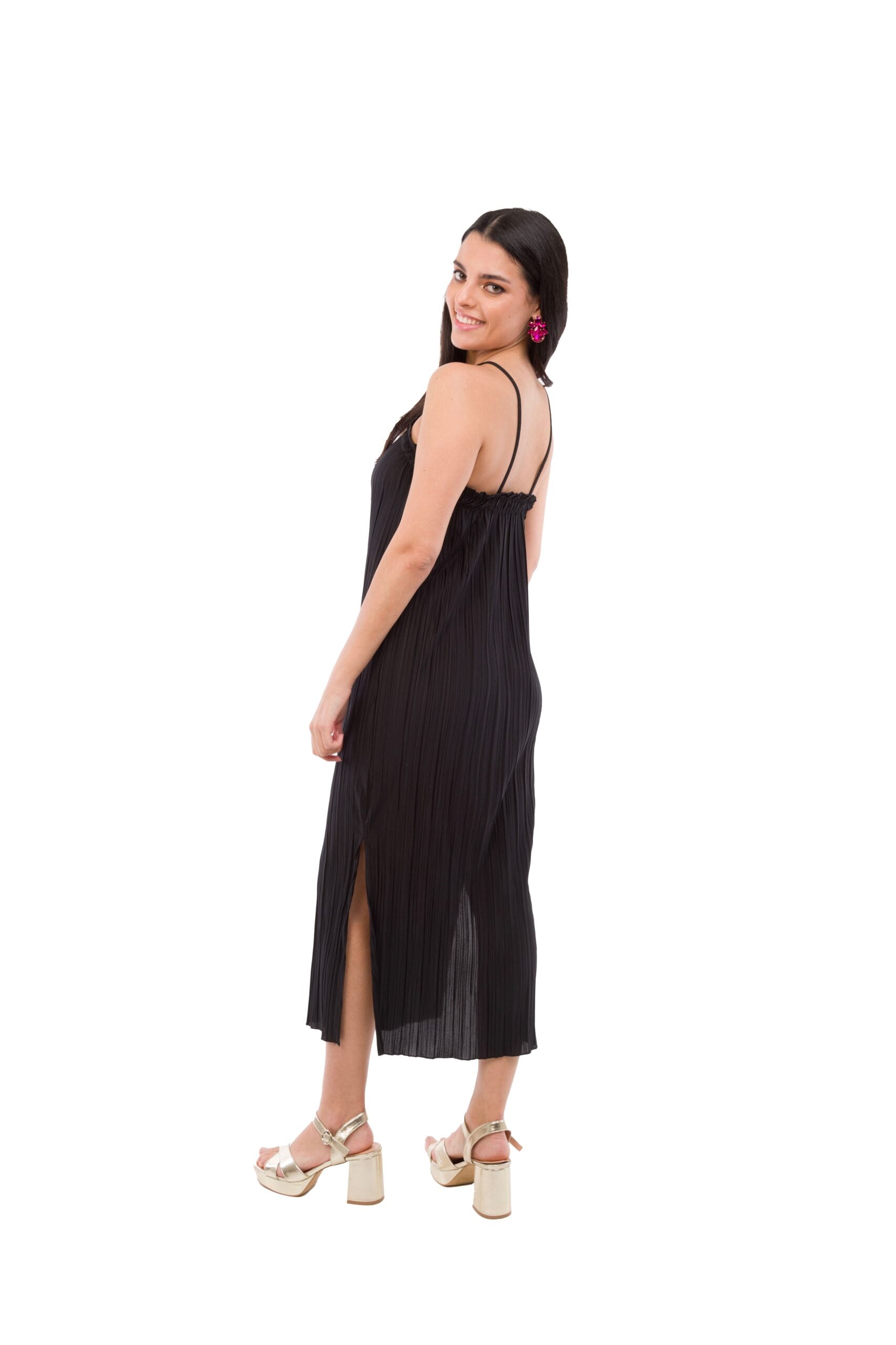 Vestido Negro Plizado con Flor en Cuello Midi