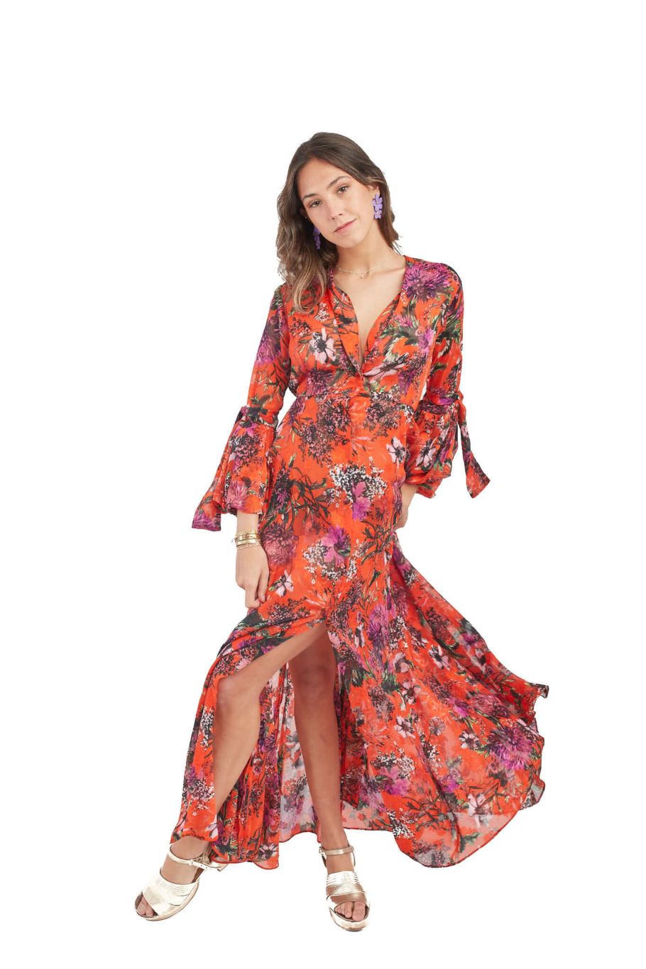 Arriendo de Vestido largo marca IT Velvet naranjo con flores moradas y mangas globo