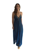 Arriendo de Vestido largo azul con detalles dorados marca Rarabaris