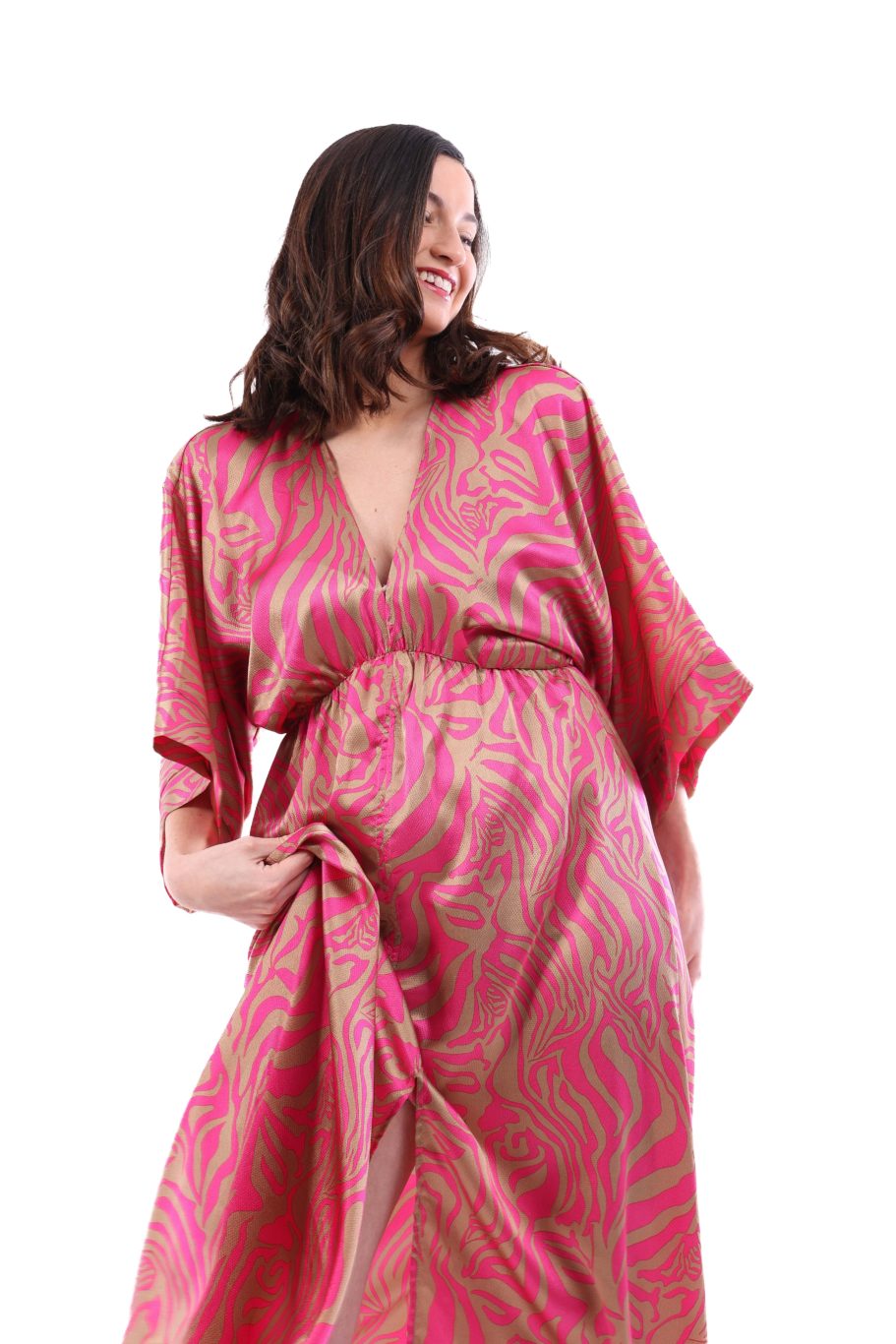 Arriendo de Vestido largo estampado fucsia y café claro con mangas anchas, elástico en cintura, y tajo al medio
