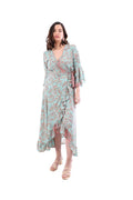 Arriendo de Vestido largo hippie con mangas celeste con estampado de flores salmon y dorado