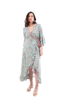 Arriendo de Vestido largo hippie con mangas celeste con estampado de flores salmon y dorado