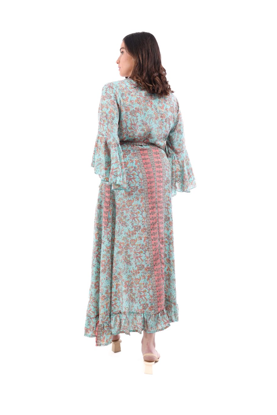 Arriendo de Vestido largo hippie con mangas celeste con estampado de flores salmon y dorado