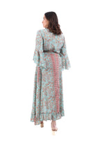 Arriendo de Vestido largo hippie con mangas celeste con estampado de flores salmon y dorado