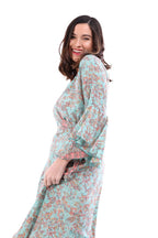 Arriendo de Vestido largo hippie con mangas celeste con estampado de flores salmon y dorado