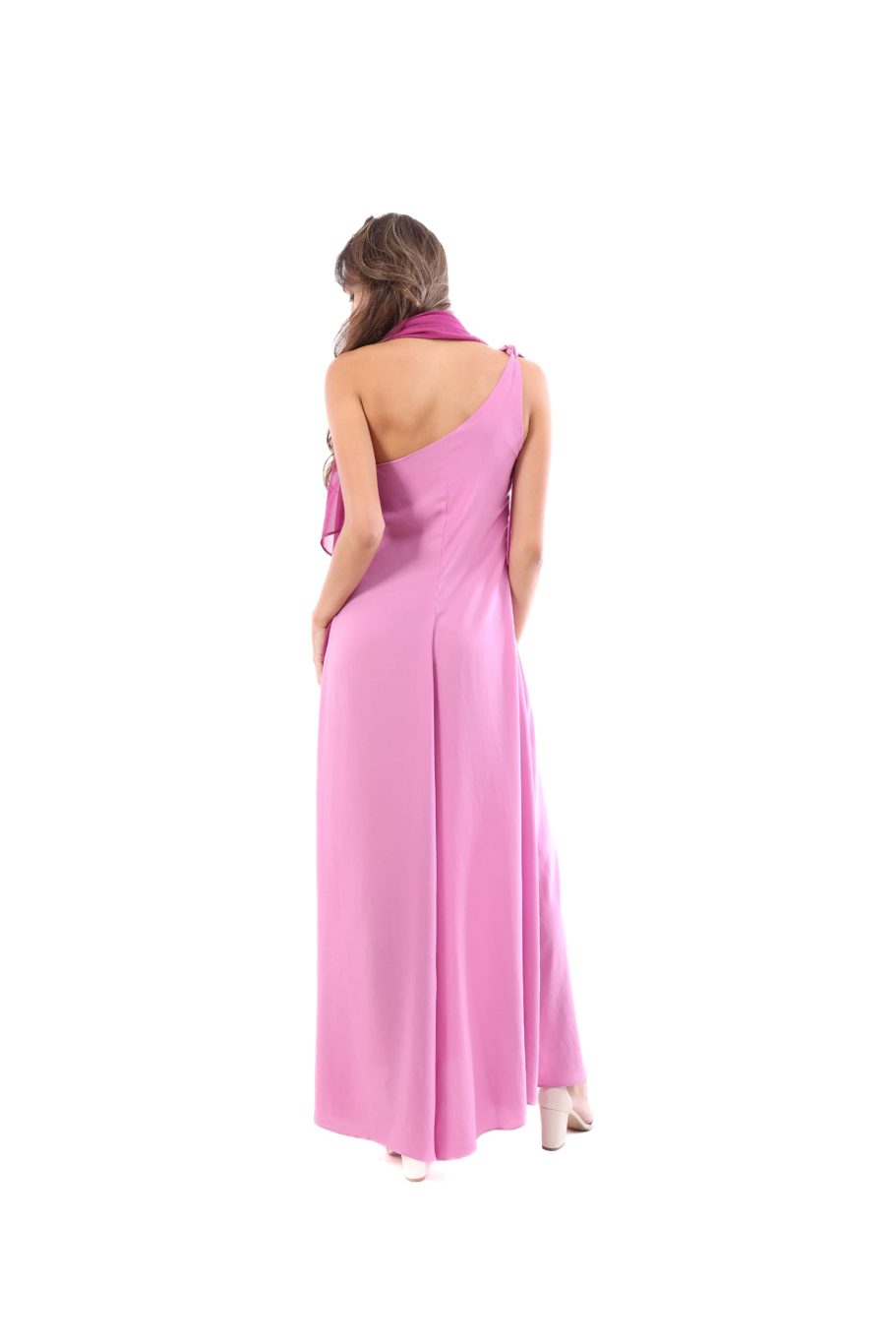 Arriendo de Vestido largo lila con amarre en un hombro