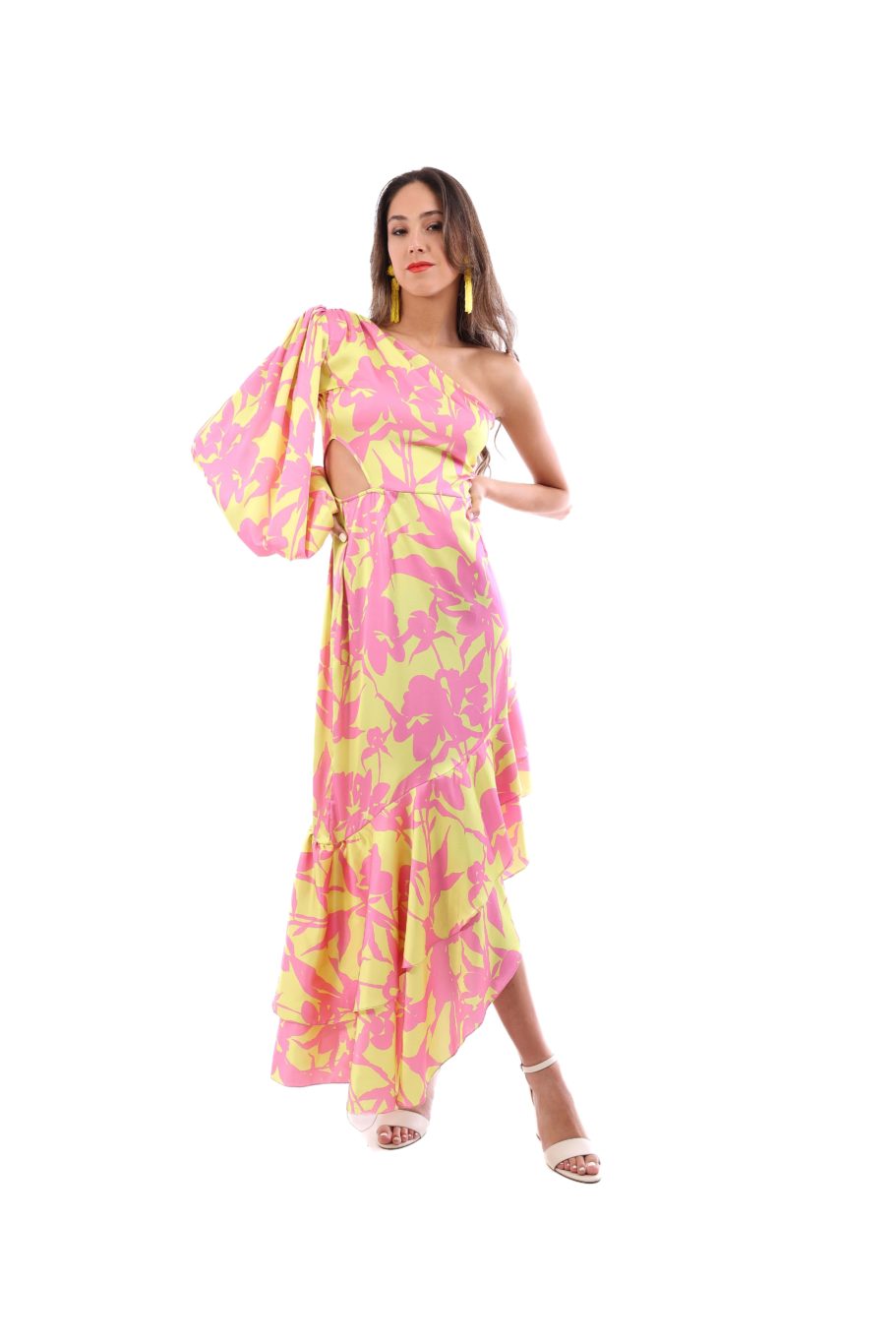 Arriendo de Vestido largo cocoota amarillo con fucsia una manga talla S