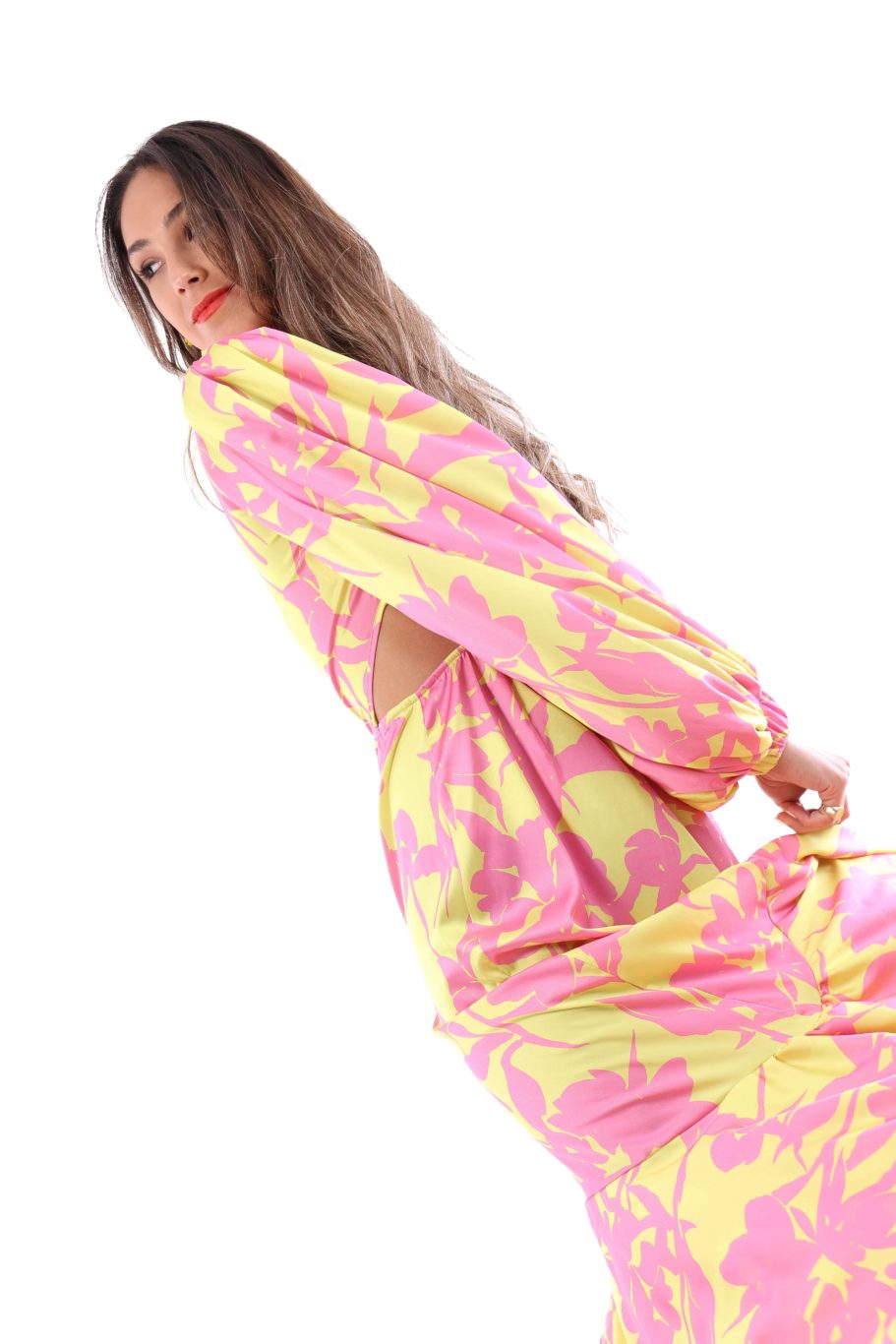 Arriendo de Vestido largo cocoota amarillo con fucsia una manga talla S