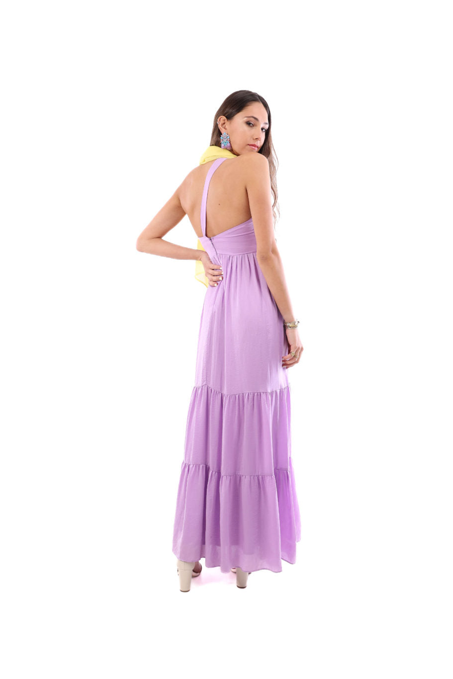 Arriendo de Vestido largo lila con vuelos en ruedo y strapless con una tirita en hombro
