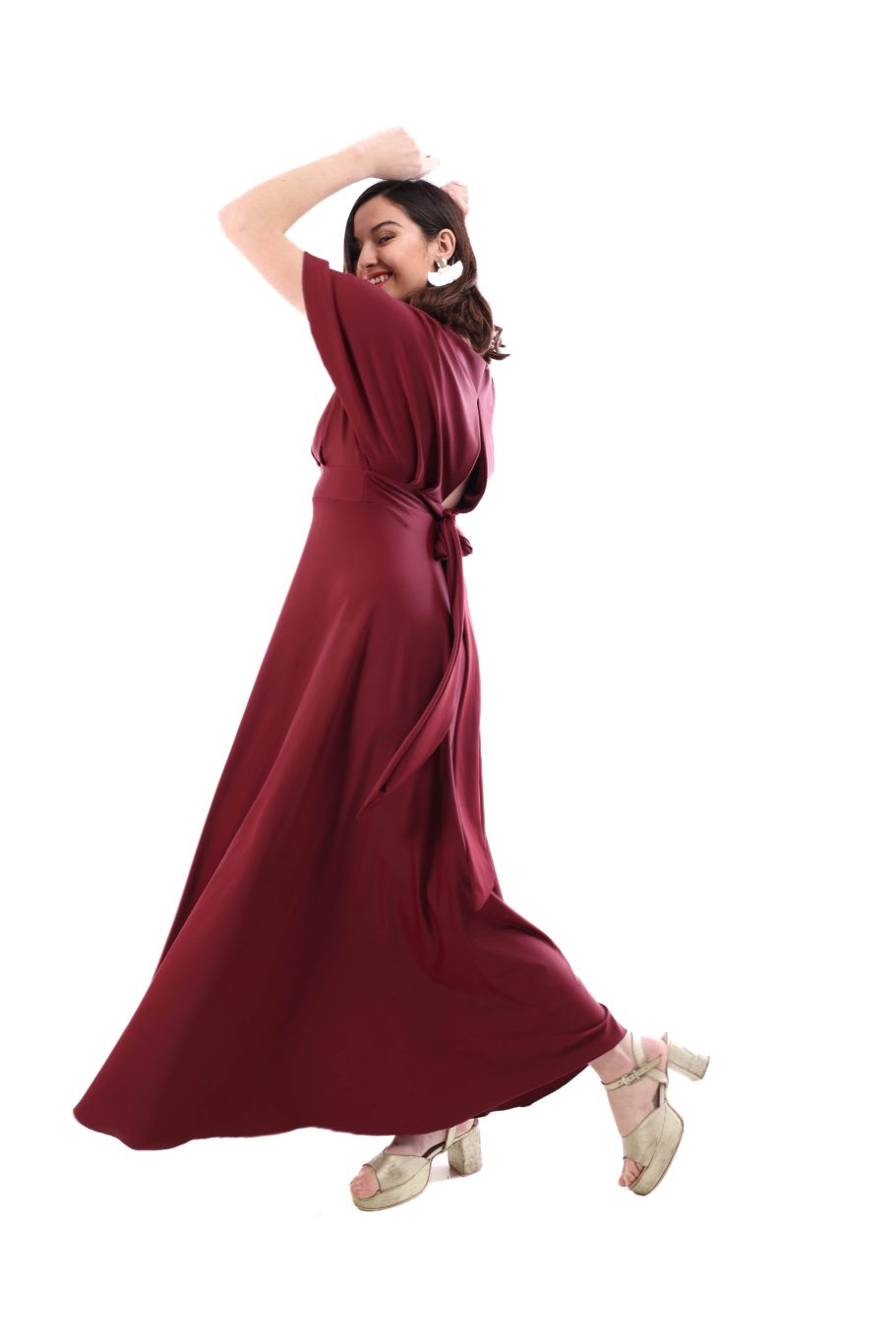Arriendo de Vestido largo burdeo con mangas de lycra brillante