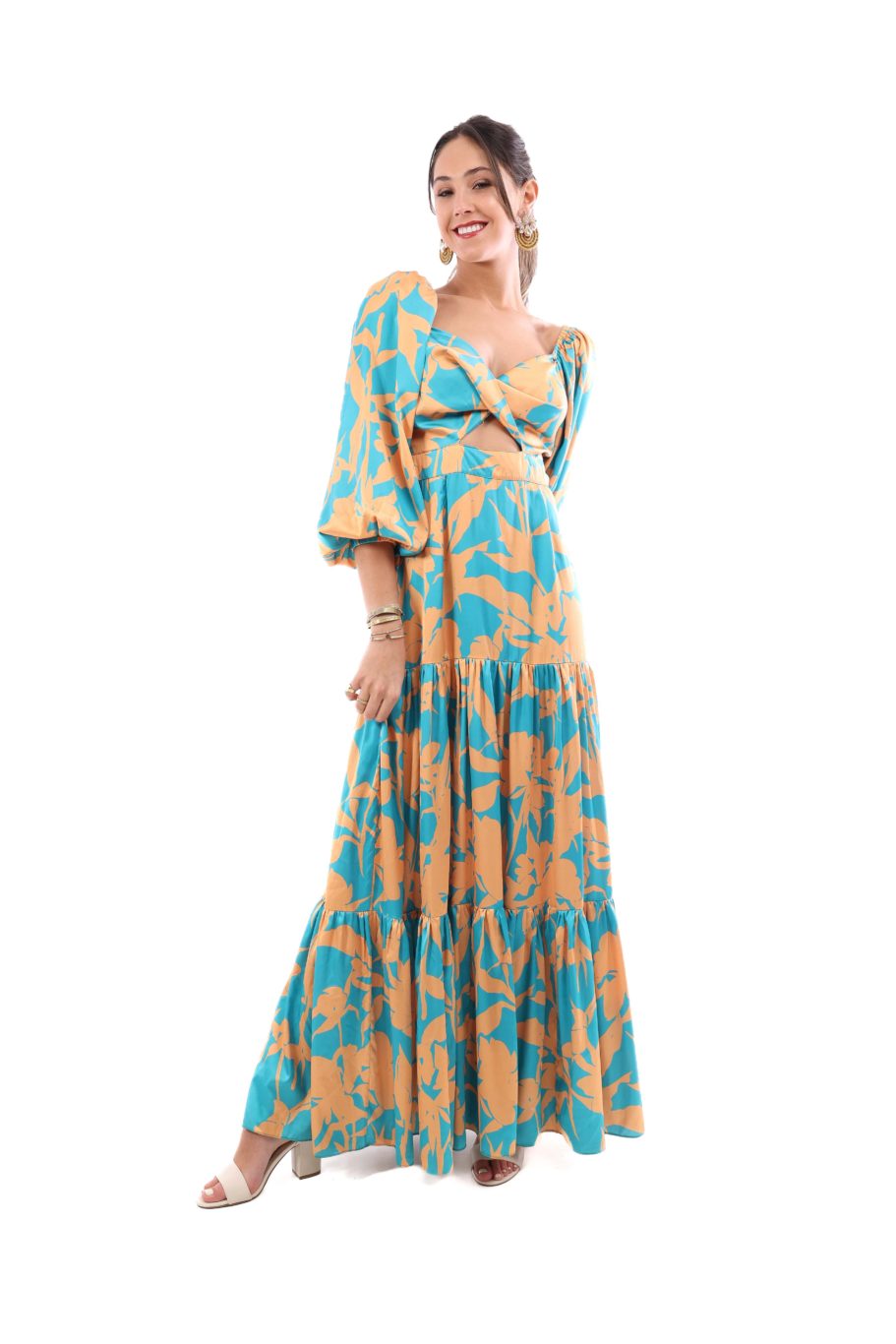 Arriendo de Vestido largo celeste con naranjo y mangas largas