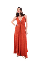 Arriendo de Vestido largo terracota plisado con nudo adelante