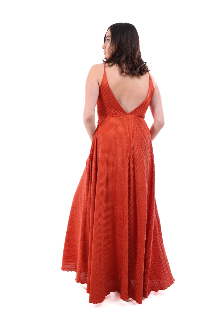 Arriendo de Vestido largo terracota plisado con nudo adelante