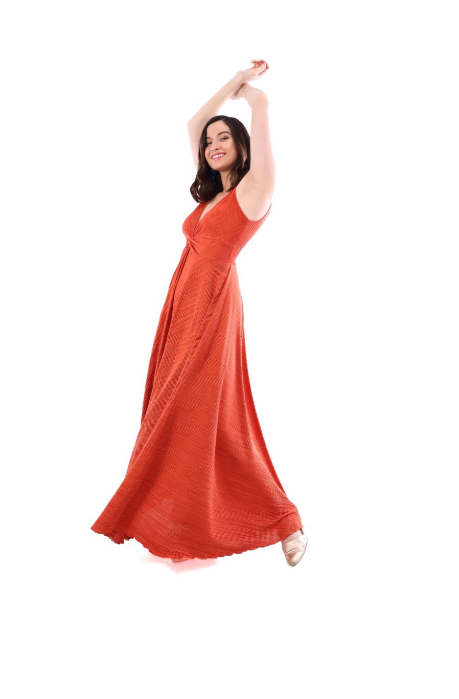 Arriendo de Vestido largo terracota plisado con nudo adelante