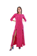 Arriendo de Vestido largo fucsia con mangas y plisado sin espalda