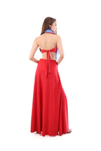 Arriendo de Vestido elasticado rojo largo con cortes en la cintura, escote pronunciado y amarre al cuello