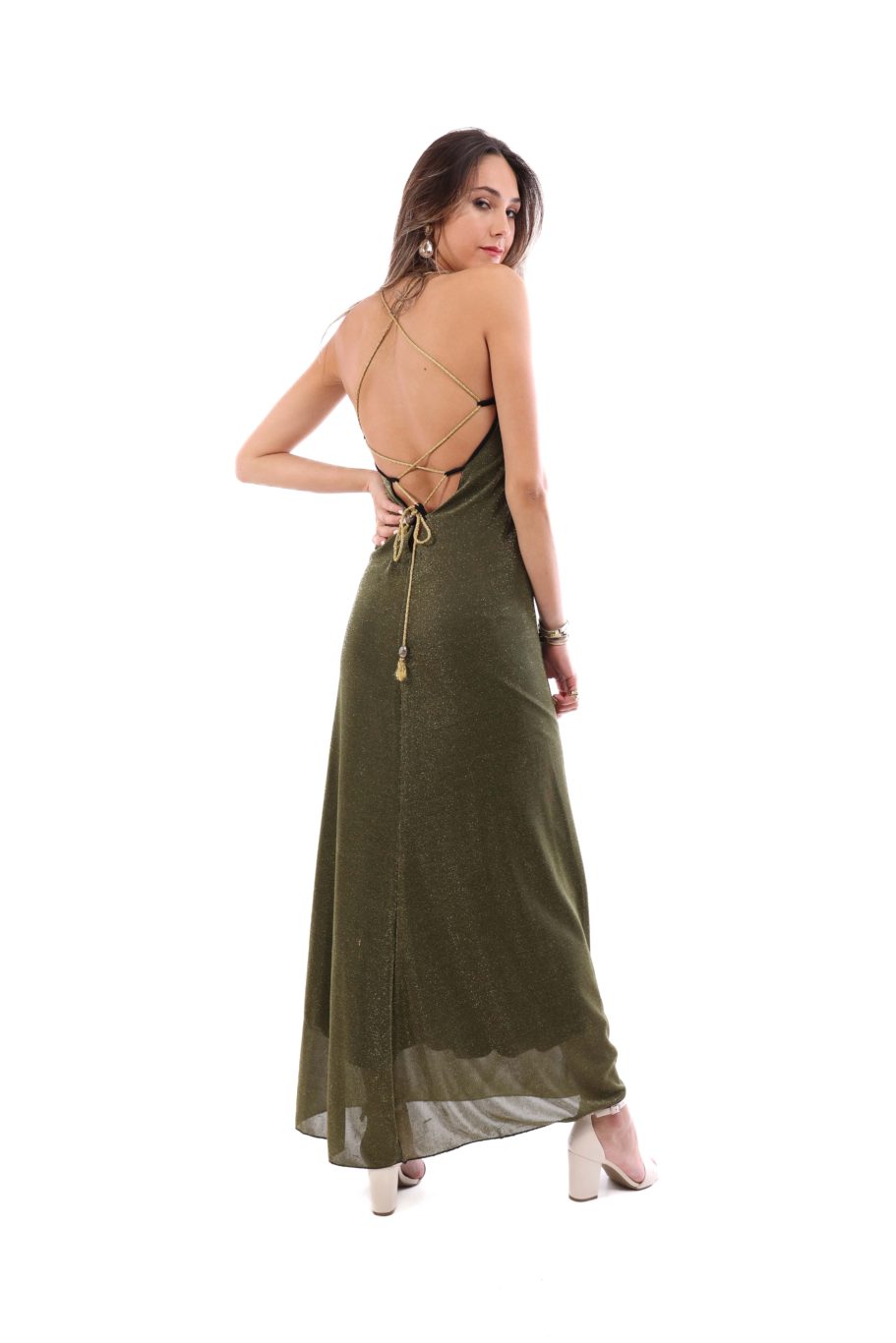 Arriendo de Vestido largo cuello halter verde musgo metálico con dorado