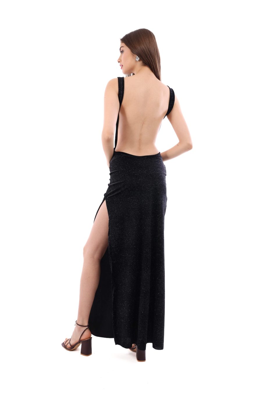 Arriendo de Vestido largo plush negro con brillos y sin espalda