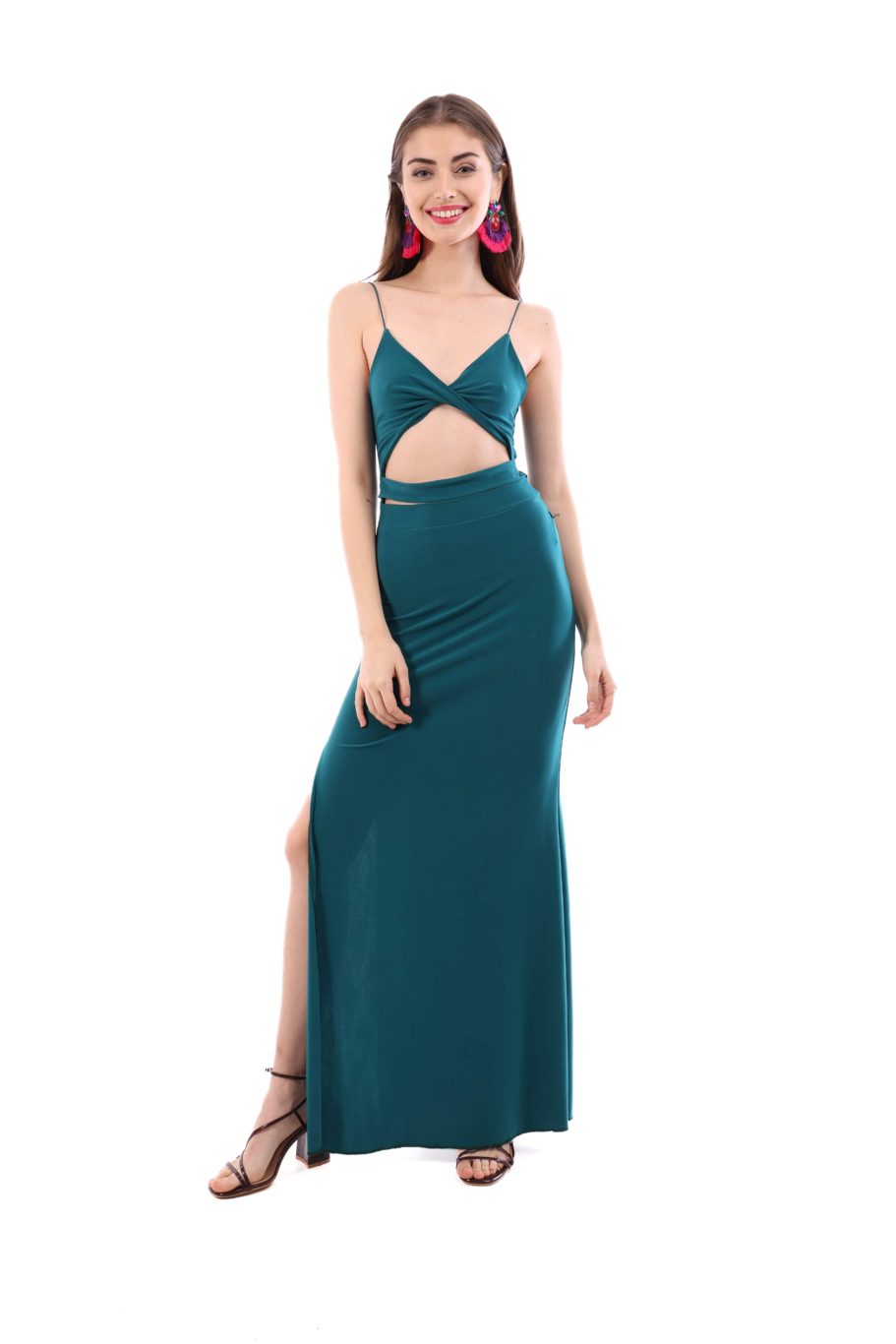 Arriendo de Vestido verde largo cut out adelante con elásticos arriba y escote en v