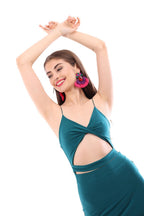 Arriendo de Vestido verde largo cut out adelante con elásticos arriba y escote en v