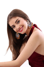 Arriendo de Vestido largo burdeo de terciopelo con tajo adelante y corte cruzado en escote
